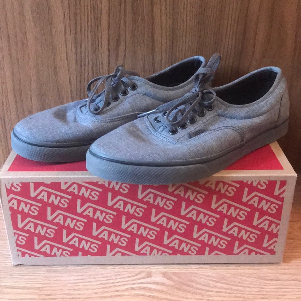 Women’s 9 Vans / Men’s 7.5 Vans